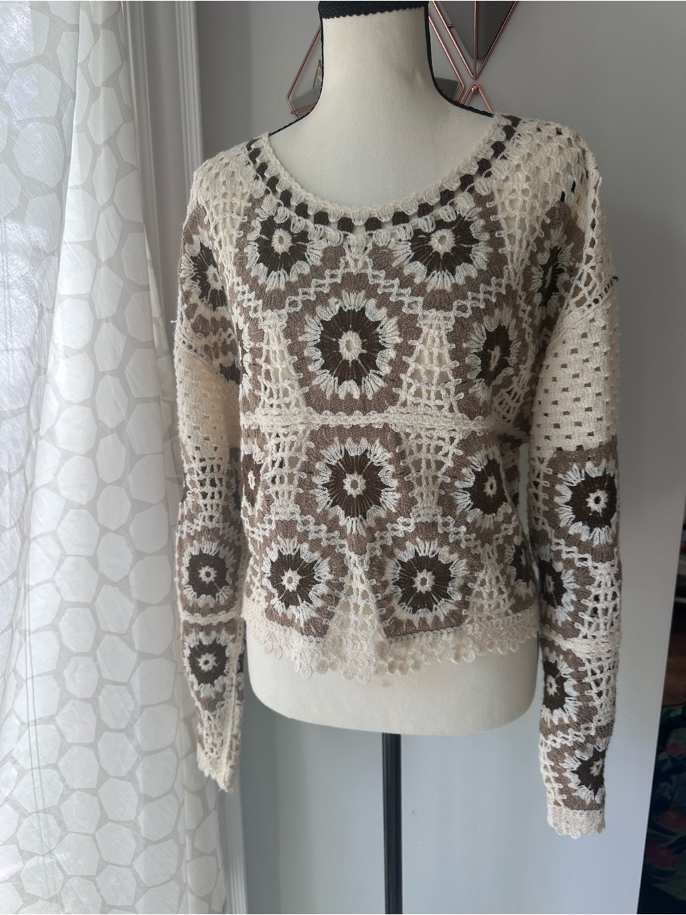 Crochet Floral Knit Sweater Cream Tan Brown Long Sleeve Beach Coverup Sz Medium